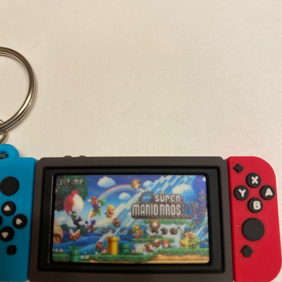 Nintendo switch super Mario key chain - Picture 2 of 3